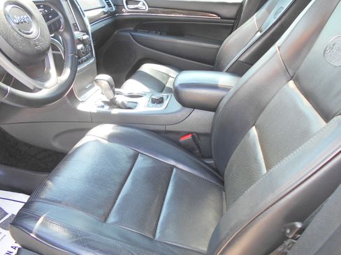 Used 2018 Jeep Grand Cherokee Overland image 9