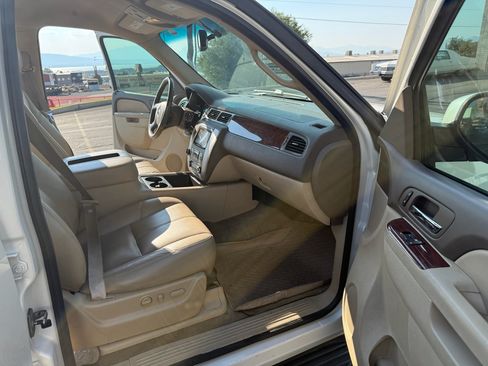 Used 2011 GMC Yukon XL SLT image 9