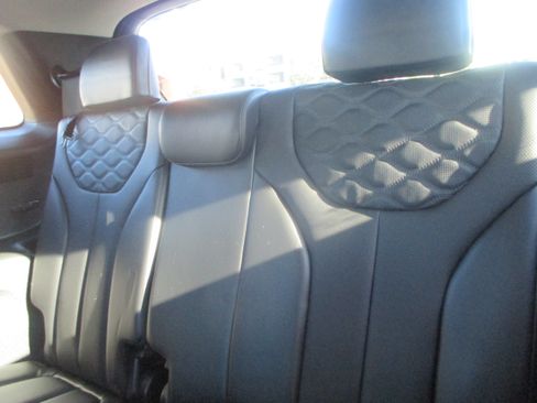 Used 2022 Hyundai Palisade Limited FWD image 11