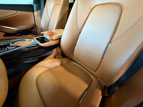 Used 2021 Aston Martin DBX AWD/4WD image 31