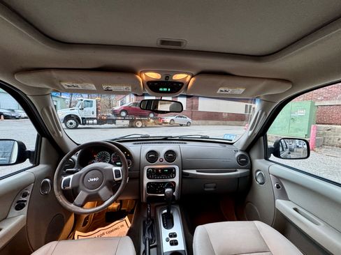 Used 2017 BMW 320i xDrive image 6