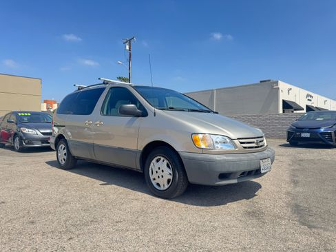 Used 2001 Toyota Sienna LE FWD image 11
