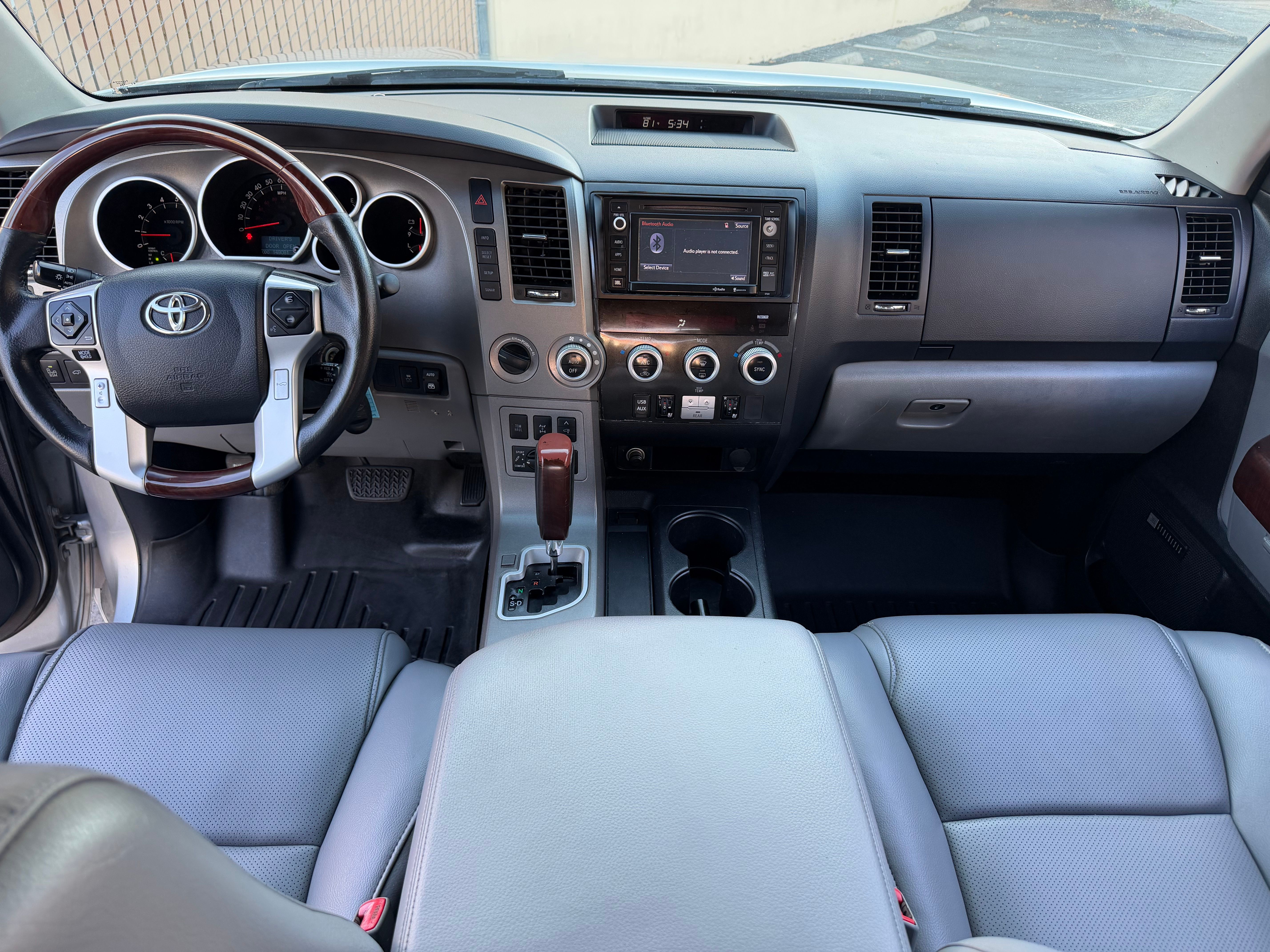 Used 2015 Toyota Sequoia Platinum AWD/4WD image 32