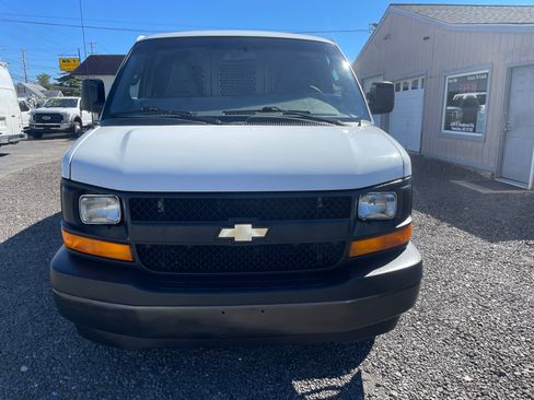 Used 2017 Chevrolet Express 2500 image 2
