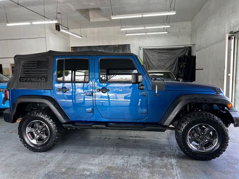 Used 2010 Jeep Wrangler Unlimited Sport image 5