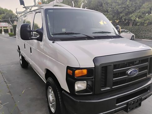 Used 2010 Ford E-250 and Econoline 250 image 2