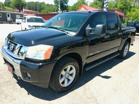 Used 2013 Nissan Titan 4x4 Crew Cab SV image 10
