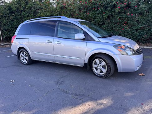 Used 2009 Nissan Quest image 2