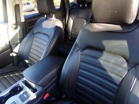 Used 2021 Ford Edge SEL image 16