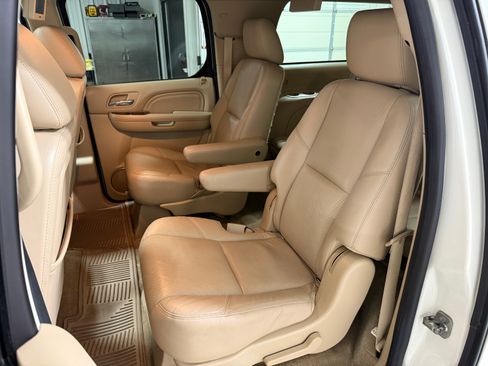 Used 2014 Cadillac Escalade ESV 2WD Premium image 15