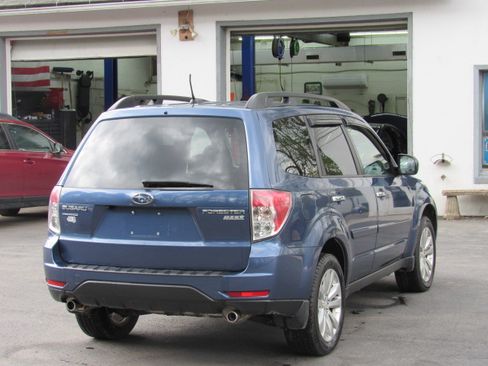 Used 2011 Subaru Forester 2.5X Limited AWD/4WD image 6