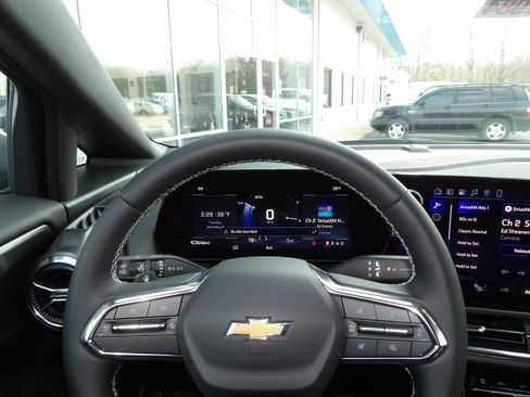 New 2026 Chevrolet Equinox EV LT image 2