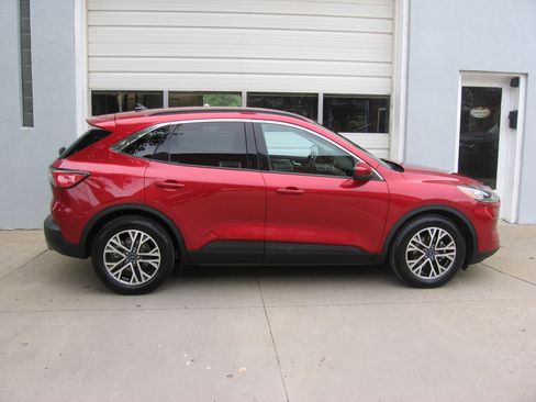 Used 2020 Ford Escape FWD SEL image 18