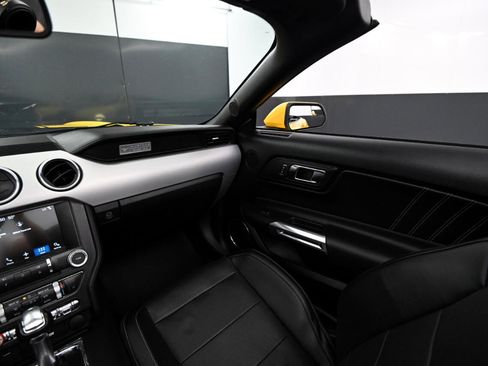 Used 2017 Ford Mustang GT Premium image 11