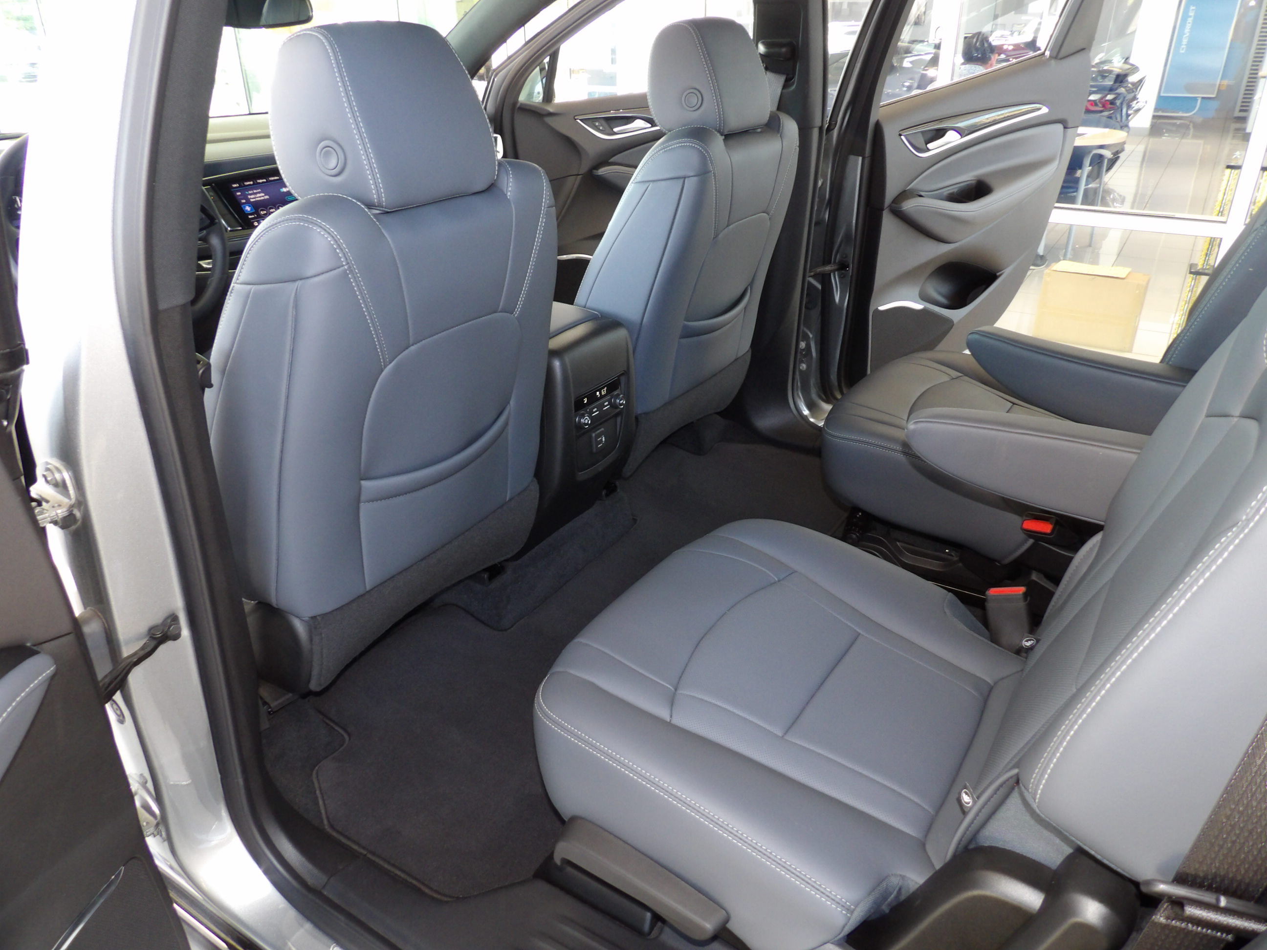 Used 2024 Buick Enclave Essence FWD image 17