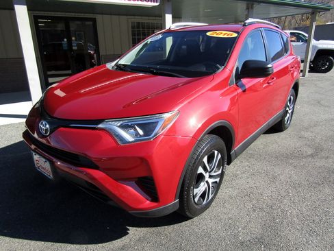 Used 2016 Toyota RAV4 LE image 8