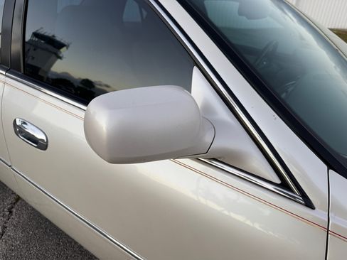 Used 2009 Cadillac DTS Luxury image 22