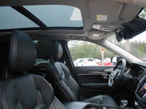 Used 2017 Volvo XC90 T6 Momentum image 13