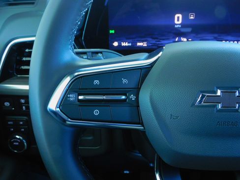 Used 2025 Chevrolet Suburban Z71 image 28