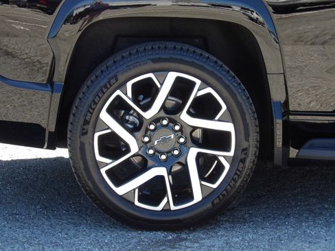 Used 2024 Chevrolet Silverado EV 4x4 Crew Cab RST image 12