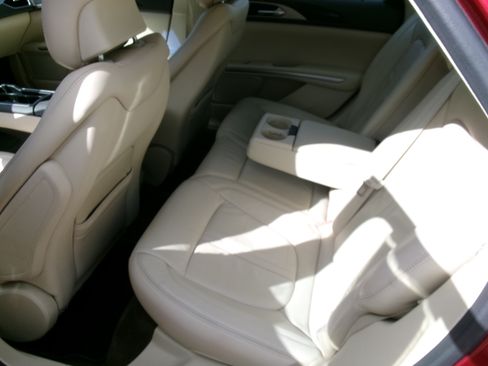 Used 2015 Lincoln MKZ image 5