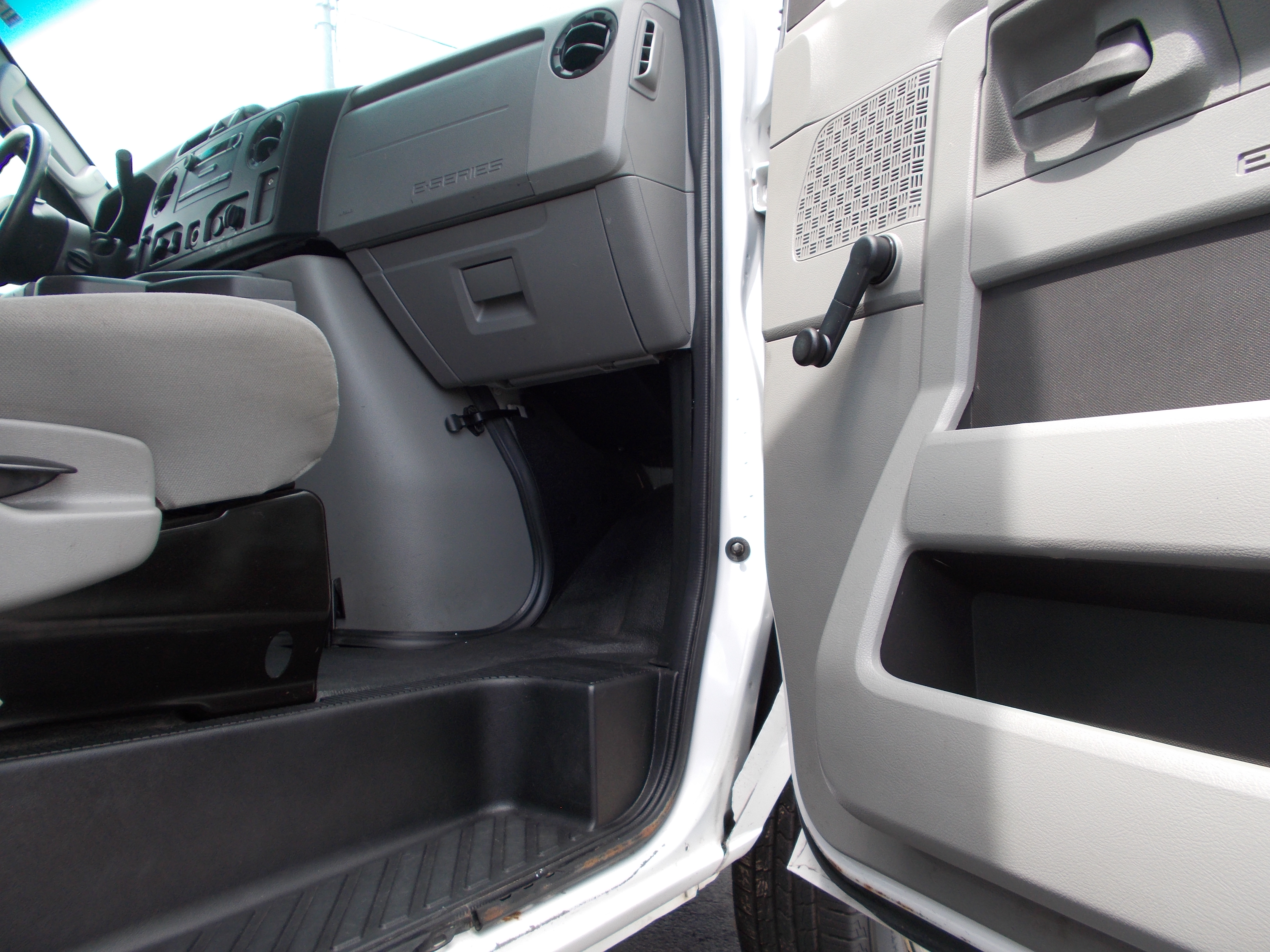 Used 2016 Ford E-350 and Econoline 350 XL RWD image 19