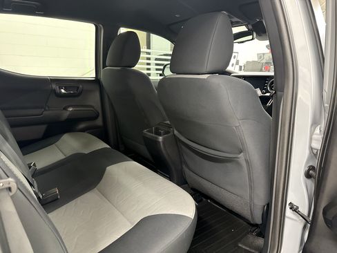 Used 2020 Toyota Tacoma 4x4 Double Cab image 9