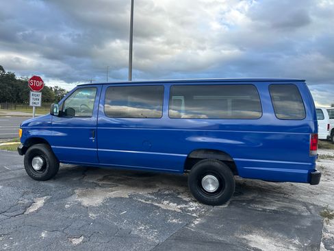 Used 2004 Ford E-350 and Econoline 350 XLT image 1