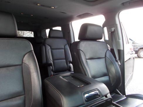 Used 2017 Chevrolet Suburban Premier image 25