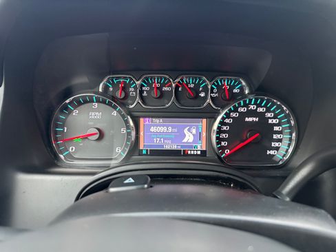 Used 2015 Chevrolet Suburban LS RWD image 71