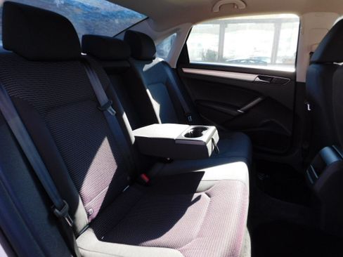 Used 2017 Volkswagen Passat 1.8T S image 22