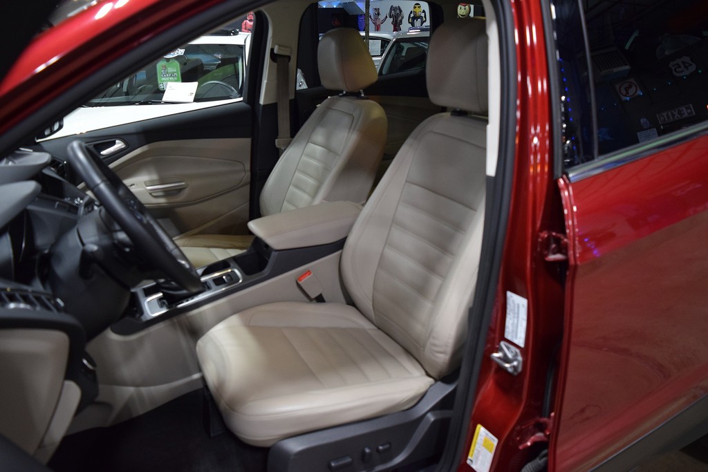 Used 2017 Ford Escape Titanium FWD image 18