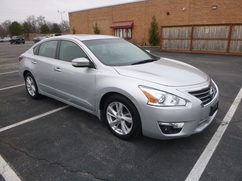 Used 2015 Nissan Altima 2.5 SV image 4