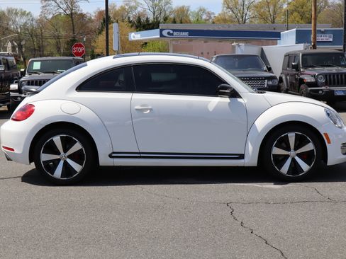 Used 2013 Volkswagen Beetle 2.0T image 9