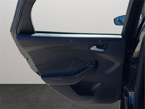 Used 2015 Ford Focus SE image 28