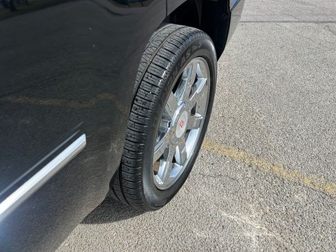 Used 2010 Cadillac Escalade Premium Luxury image 31