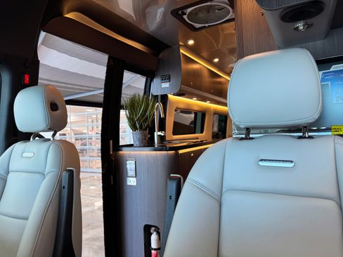 Used 2025 Mercedes-Benz Sprinter 3500 image 43