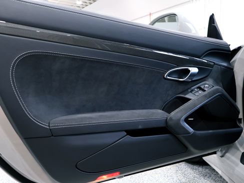 Used 2018 Porsche 911 GT3 RWD image 23