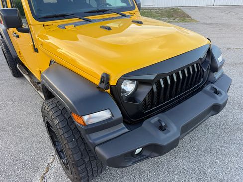 Used 2019 Jeep Wrangler 4WD Unlimited Sport image 32
