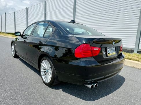 Used 2011 BMW 328i xDrive Sedan AWD/4WD image 3