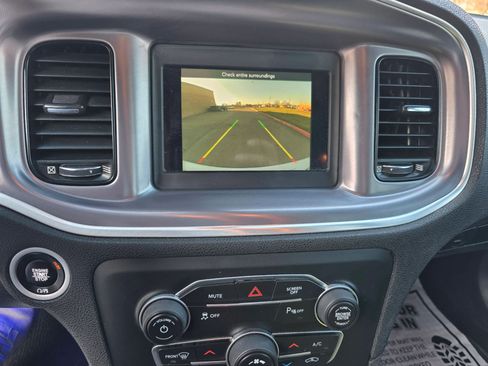 Used 2019 Dodge Charger SXT image 10
