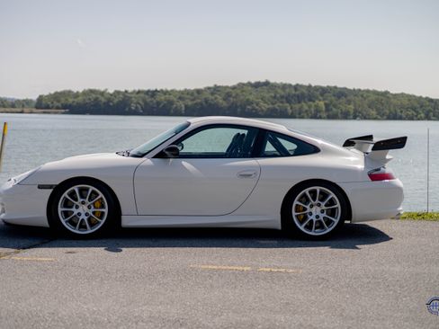 Used 2004 Porsche 911 GT3 Coupe RWD image 9
