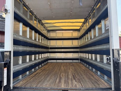 Used 2021 Chevrolet Express 3500 image 4