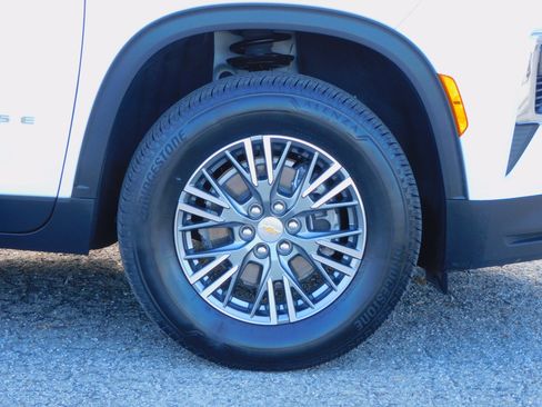 Used 2025 Chevrolet Traverse LT image 9