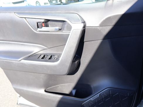 Used 2022 Toyota RAV4 XLE image 19