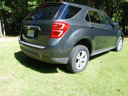 Used 2017 Chevrolet Equinox LS image 9