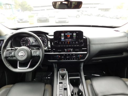 Used 2025 Nissan Pathfinder SL FWD image 13