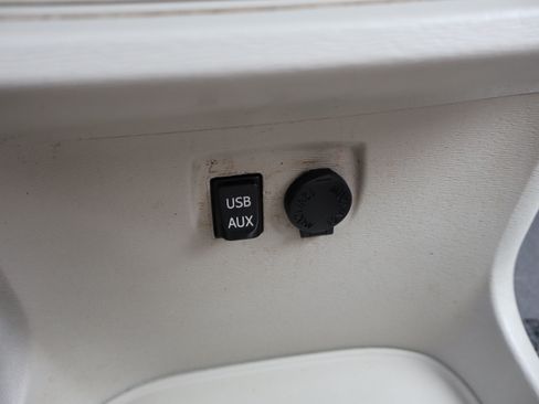 Used 2013 Toyota Sienna XLE Minivan FWD image 29