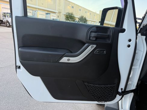 Used 2015 Jeep Wrangler 4WD Unlimited Sahara image 68