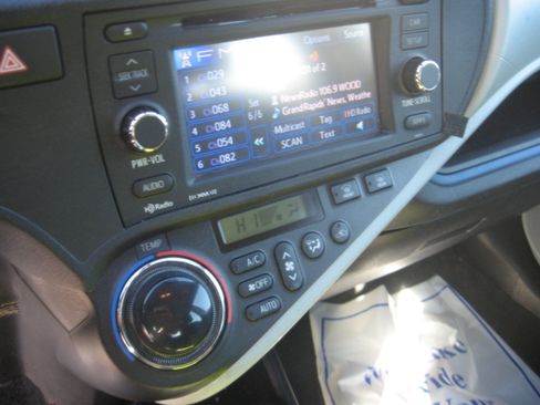 Used 2012 Toyota Prius C image 11